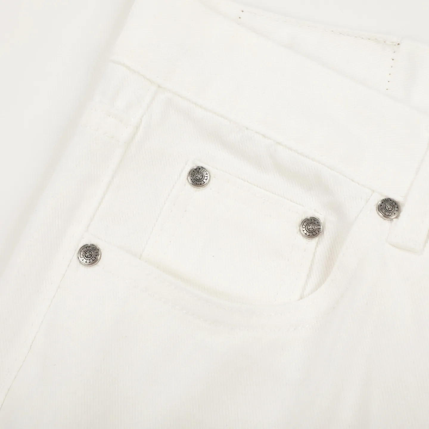 P230 💰 (Top version) Chrome Hearts/Chrome Hearts Classic white and green series colored leather cross washed color cloth unisex denim trousers Vibe style straight stacked god-level version Carbon fine bias denim color cloth Old vintage complete set of hardware - Chrome Hearts white cow series The high version uses high-ounce customized fabrics, fermentation washing and soft color fixation, soft and thick to wear. The details are all produced by hand-polished craftsmanship. All-over printed jacquard fabric Unique design style. Through multiple processes to create a full retro feel. Unique niche non-contrast shirt. Customized distressed spray-painted buttons. Craftsmanship in every detail. Color: white and green. Size: 28-30-32-34 (corresponding to S-M-L-XL)